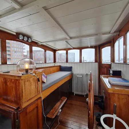 Charmante Kapiteinshut Op Historisch Schip De Hoop