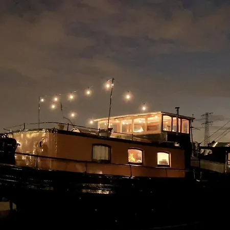 Bed & Breakfast Charmante Kapiteinshut Op Historisch Schip De Hoop