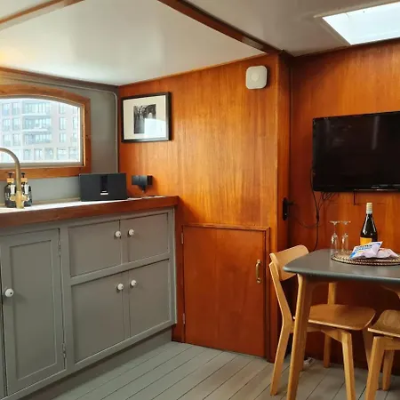Bed & Breakfast Charmante Kapiteinshut Op Historisch Schip De Hoop *