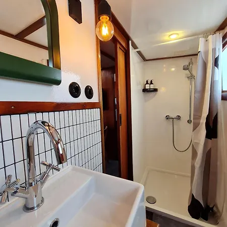 Charmante Kapiteinshut Op Historisch Schip De Hoop 4*