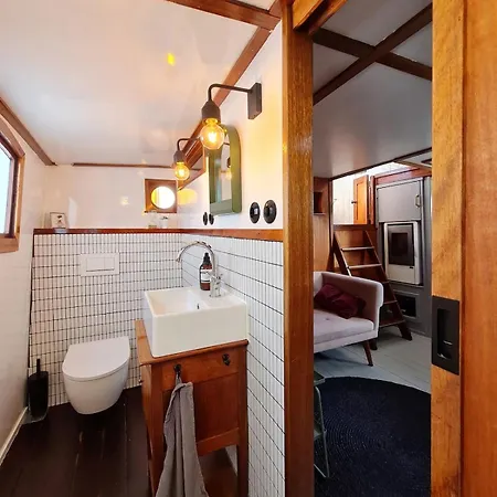 Bed & Breakfast Charmante Kapiteinshut Op Historisch Schip De Hoop
