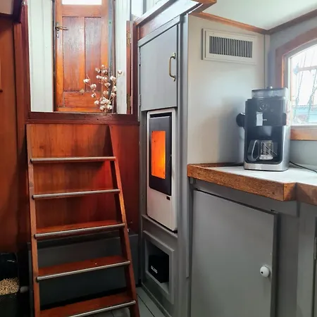 Charmante Kapiteinshut Op Historisch Schip De Hoop Bed & Breakfast Amsterdam