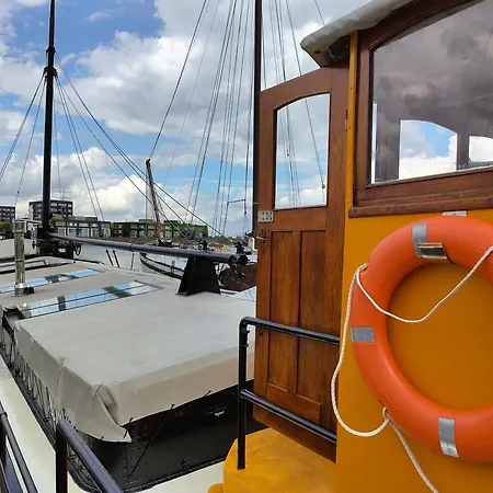 Charmante Kapiteinshut Op Historisch Schip De Hoop Bed & Breakfast Amsterdam